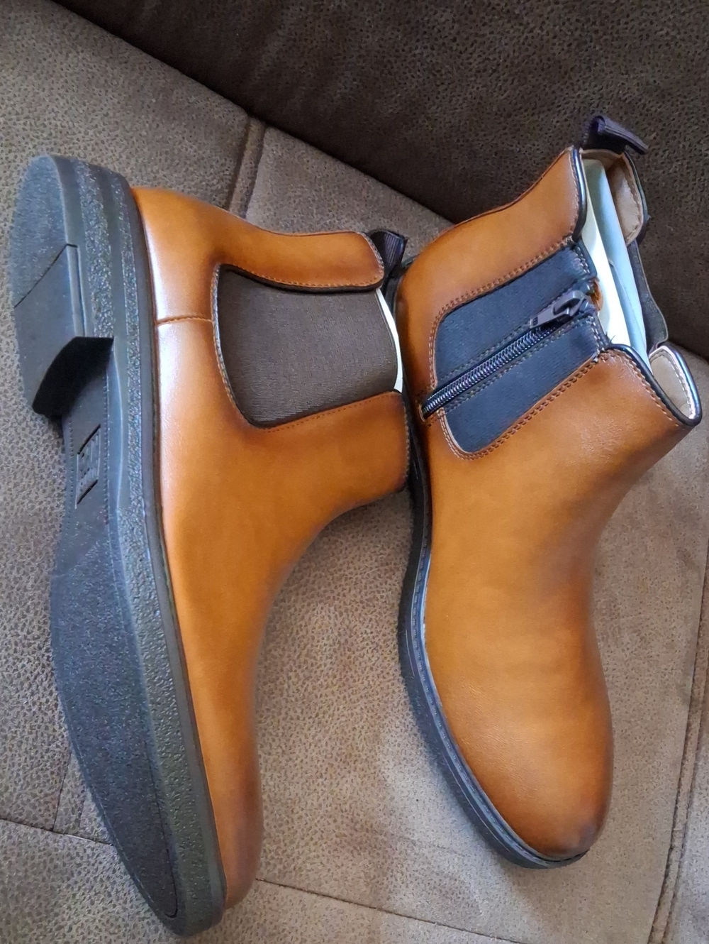 Madden NYC Men's Ettan Chelsea Zip Ankle Boots in Cognac Size 9
